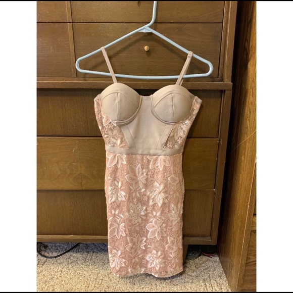 Charlotte Russe Dresses & Skirts - Charlotte Russe Spaghetti Strap Fitting Dress